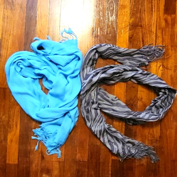 ⭐️ HOST Pick⭐️ 2 Scarf Bundle Teal Blue and Grey Zebra Pattern - Picture 1 of 3
